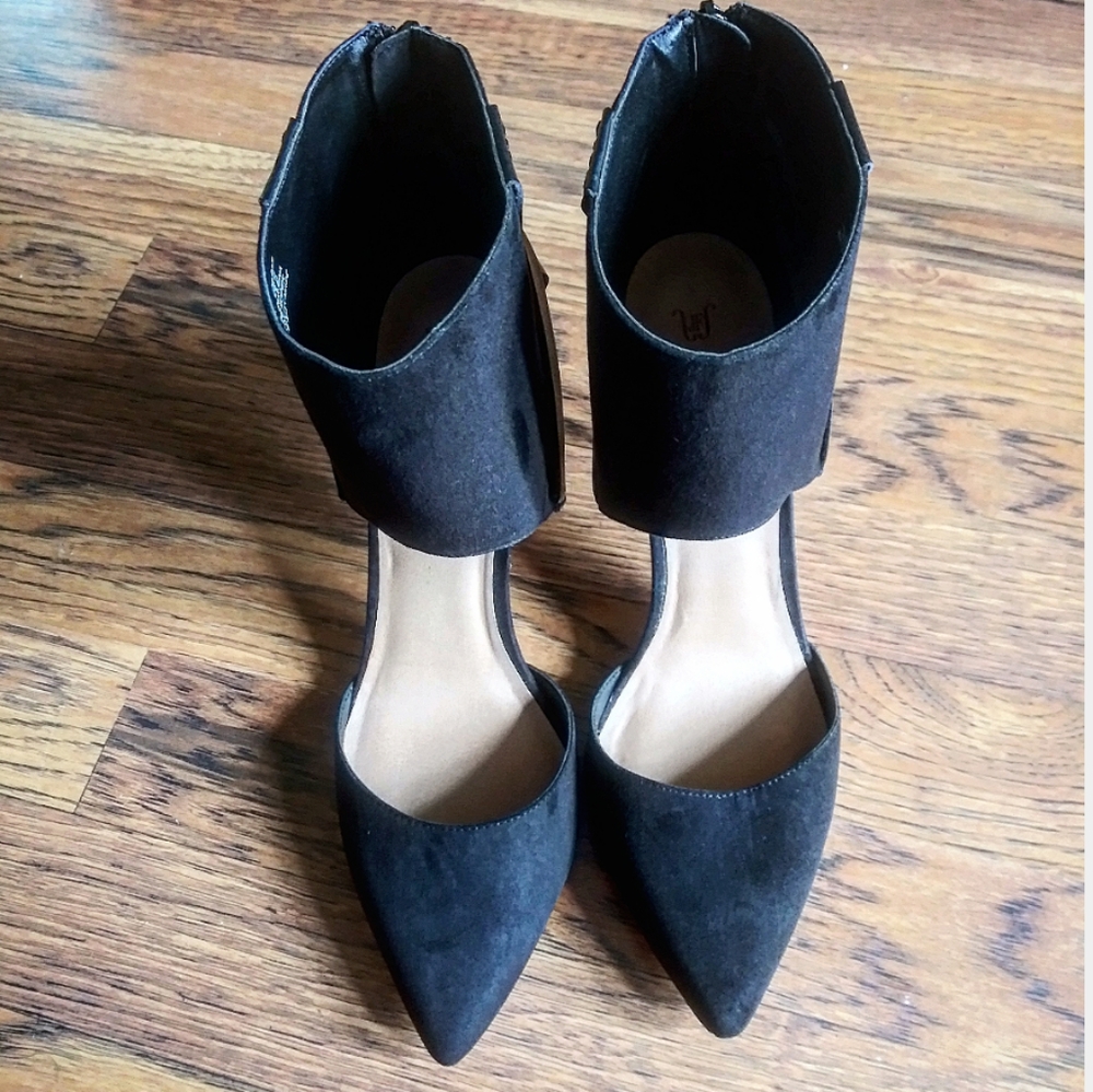 JustFab Daras Black Heels w/ Zipper back, Size 11